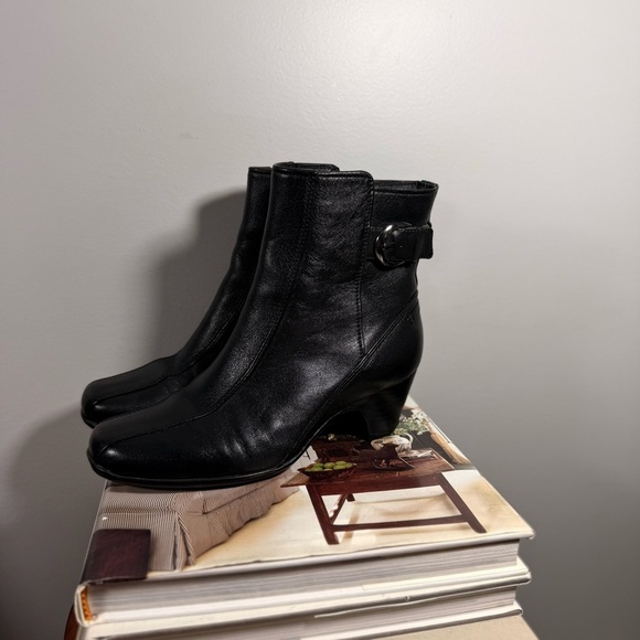 Clark Artisan Size 7 Casual Black Leather Ankle Boots - Picture 2 of 15
